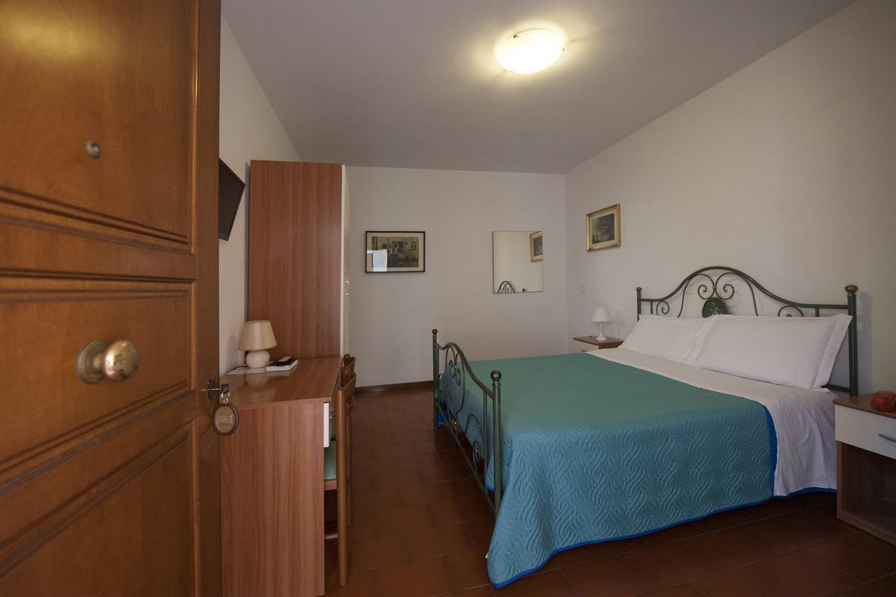 Hotel Athena Сполето Екстериор снимка