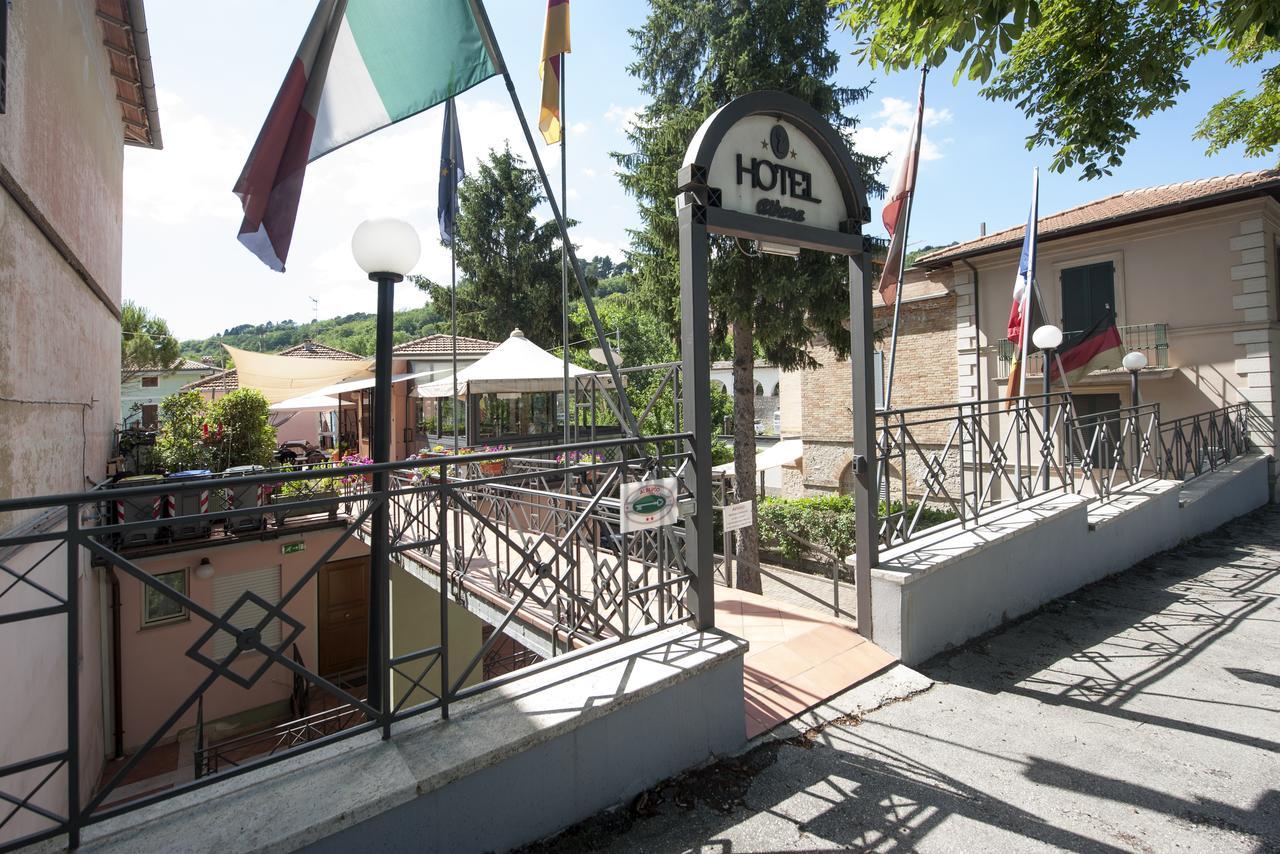 Hotel Athena Сполето Екстериор снимка