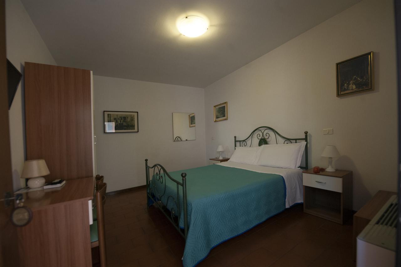 Hotel Athena Сполето Екстериор снимка