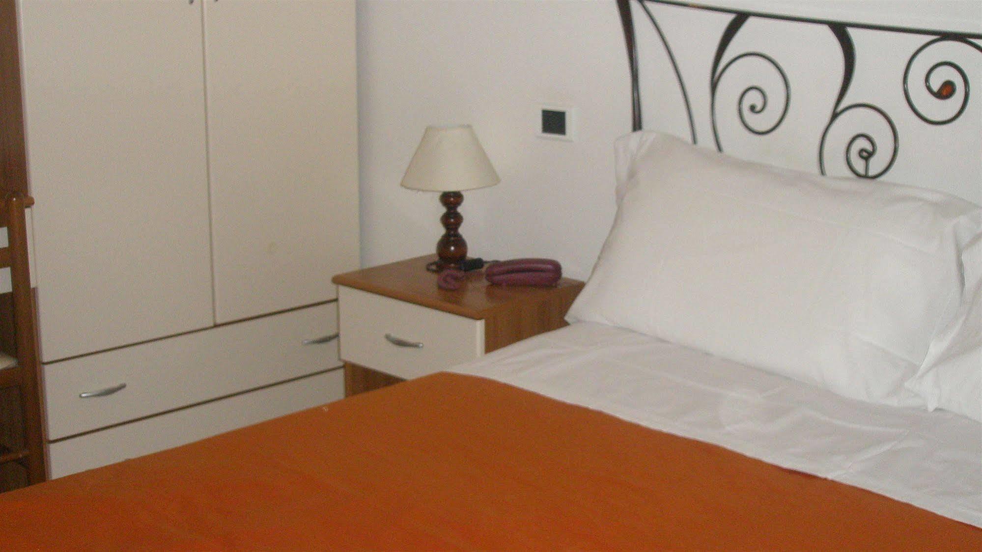 Hotel Athena Сполето Екстериор снимка