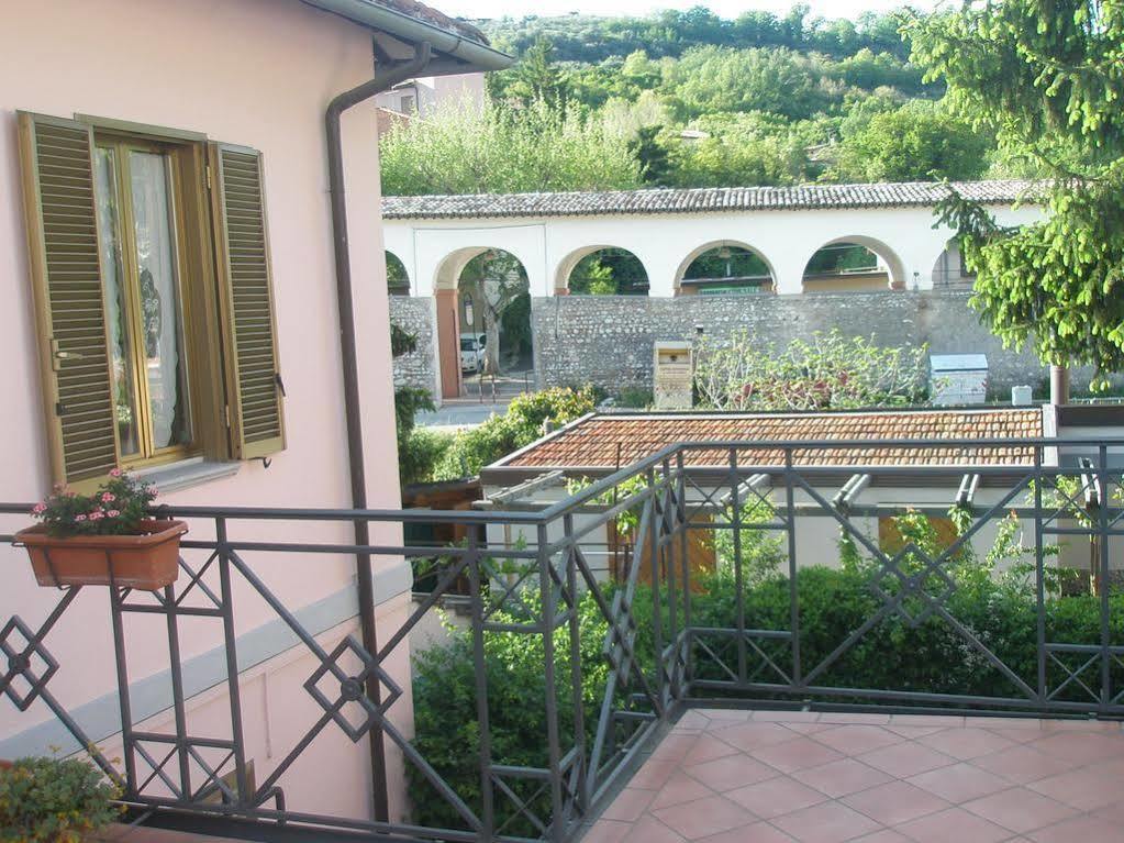 Hotel Athena Сполето Екстериор снимка
