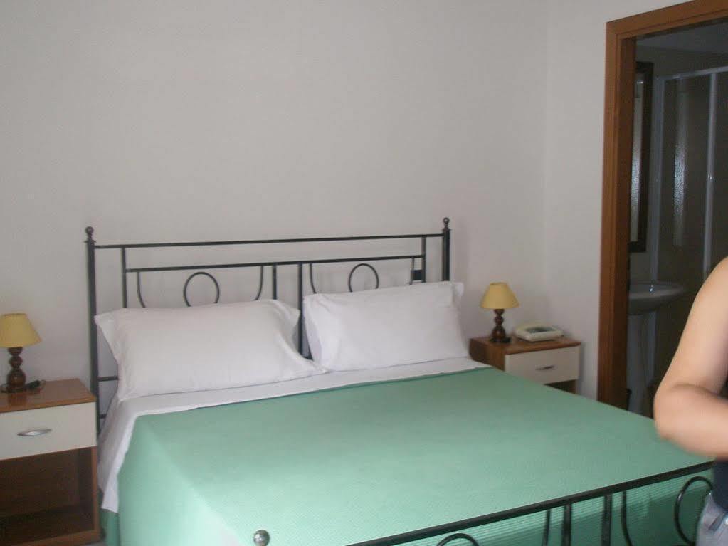 Hotel Athena Сполето Екстериор снимка
